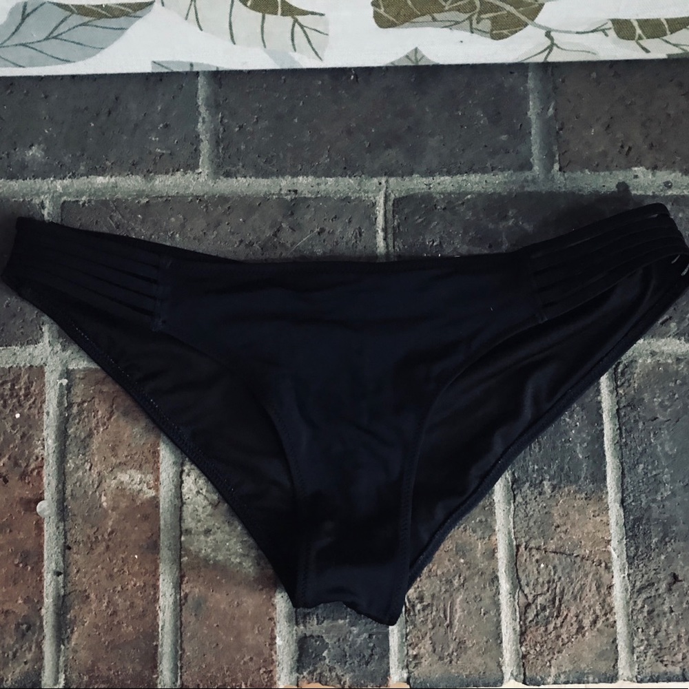 Cheeky black bikini bottoms